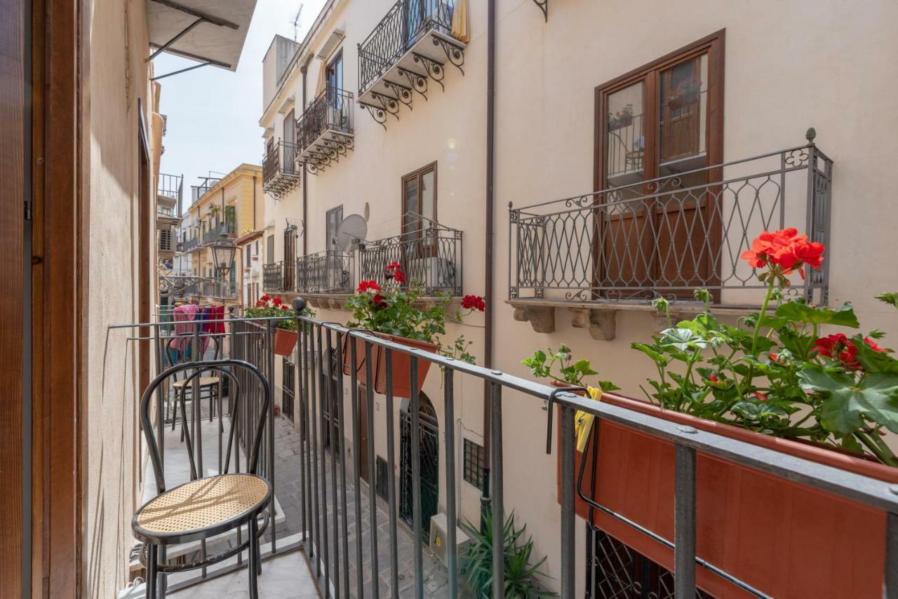 Atria Home - Alle Spalle Del Teatro Massimo Palermo Luaran gambar